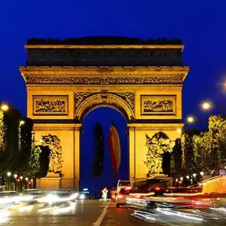 Champs-elysees - Arc De Triomphe - 4 People דירה